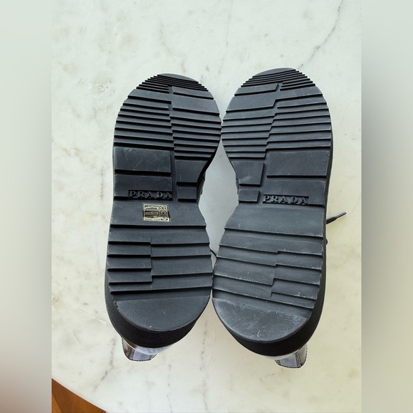 Prada - Picture 4 of 14